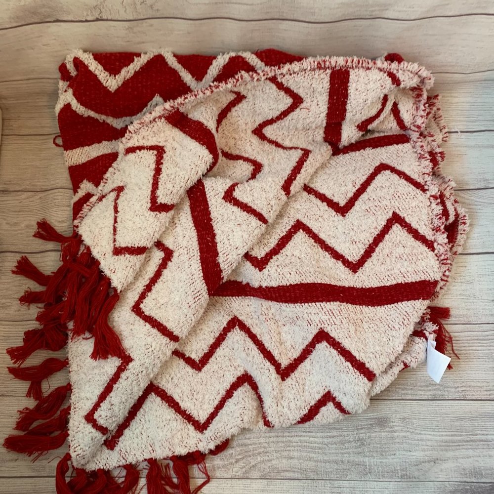 Rachel Ashwell The Farmhouse Decorative Throw Blanket 50x60" Chevron Fringe - Picture 5 of 16